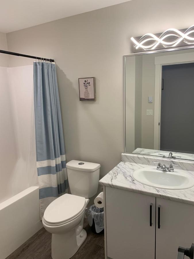 Modern 2Br Guest House In North Nanaimo Luaran gambar